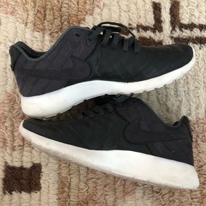 Men’s Nike shoes black size 9